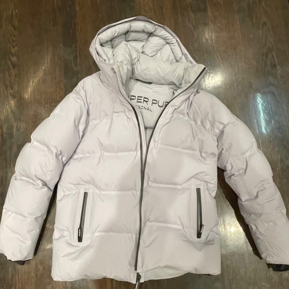 Aritzia waterproof Superpuff - Picture 7 of 9